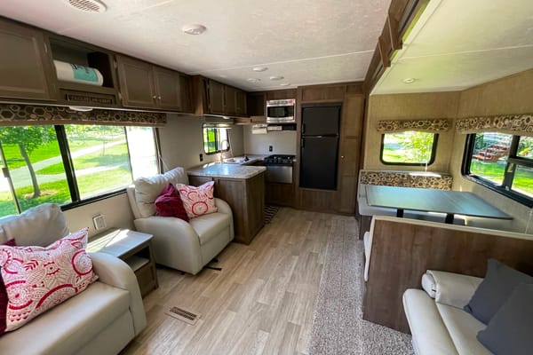 Khan sisters Coleman Lantern 286RK Travel Trailer