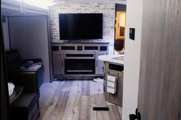 WhatWhat 303bh springdale Travel Trailer