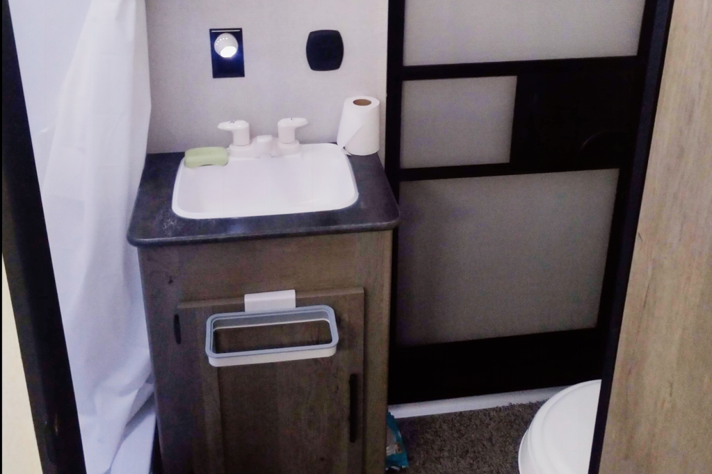 WhatWhat 303bh springdale Travel Trailer