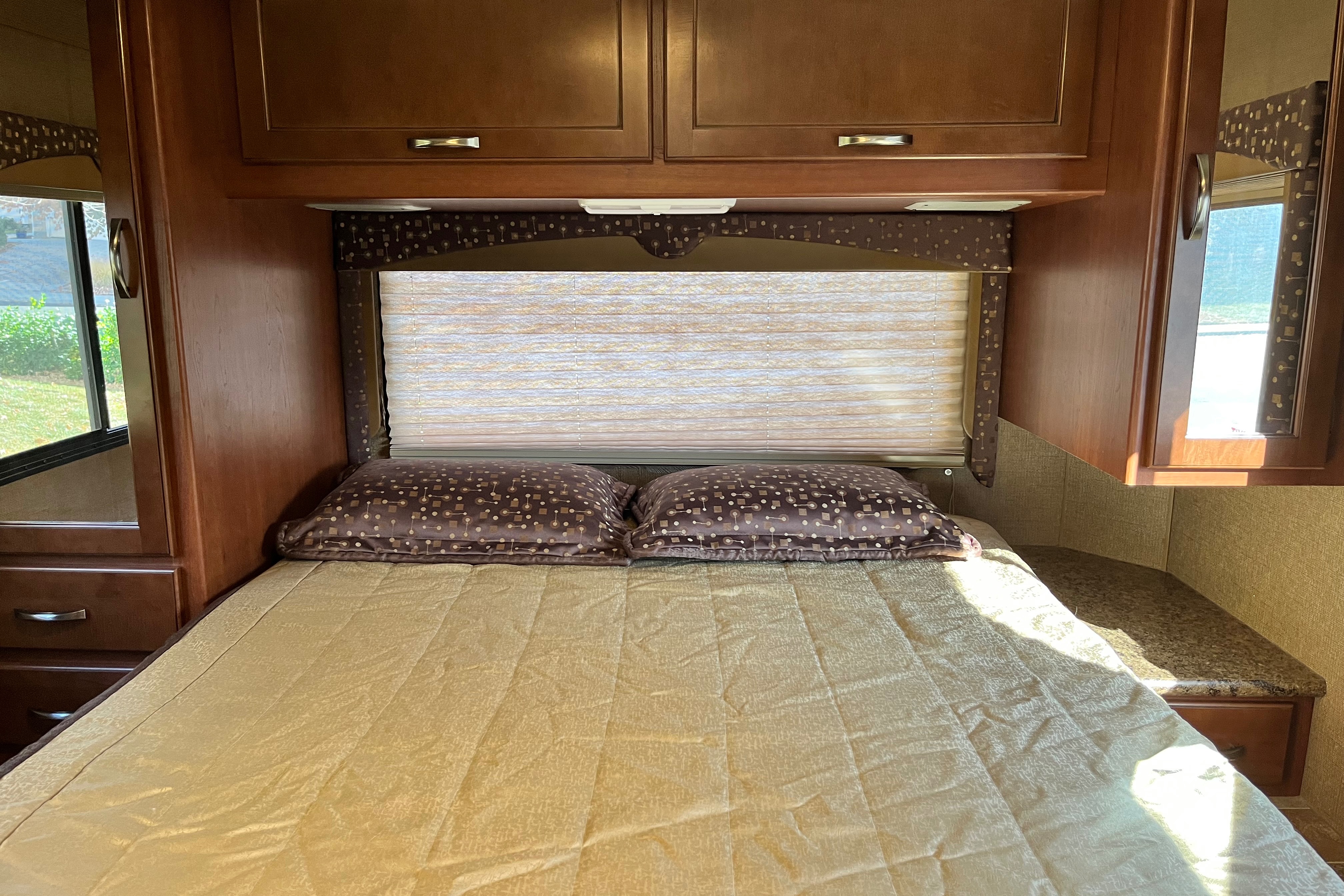 FletchCraft - Showroom Quality Thor Freedom Elite 28 ft. Motorhome (Class C)