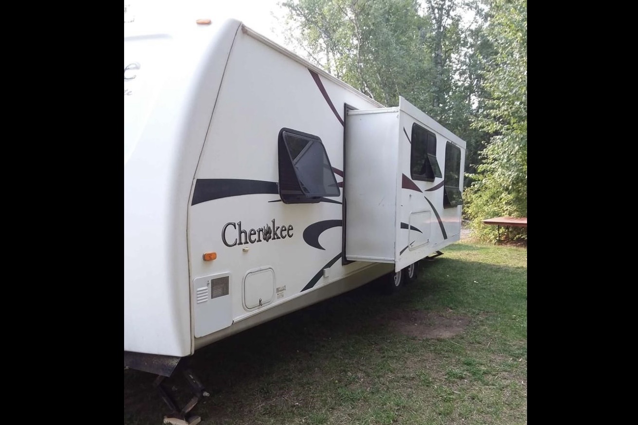 Spacious Family-Friendly Trailer – with quad bunks!