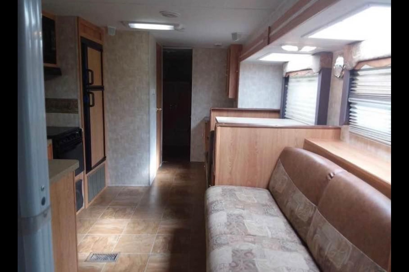 Spacious Family-Friendly Trailer – with quad bunks!