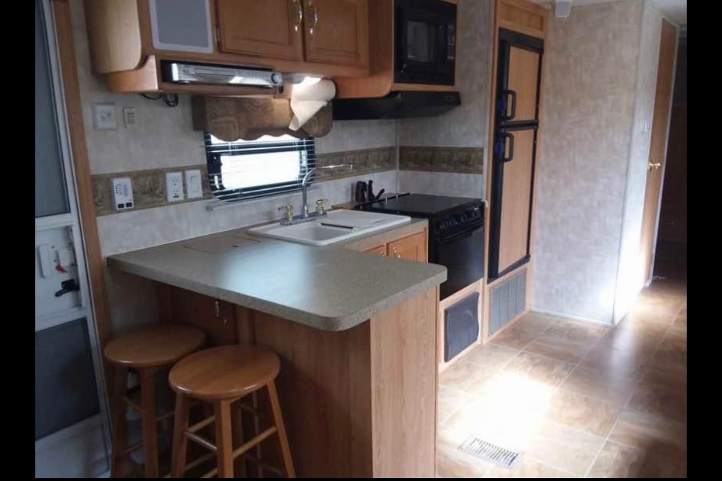 Spacious Family-Friendly Trailer – with quad bunks!