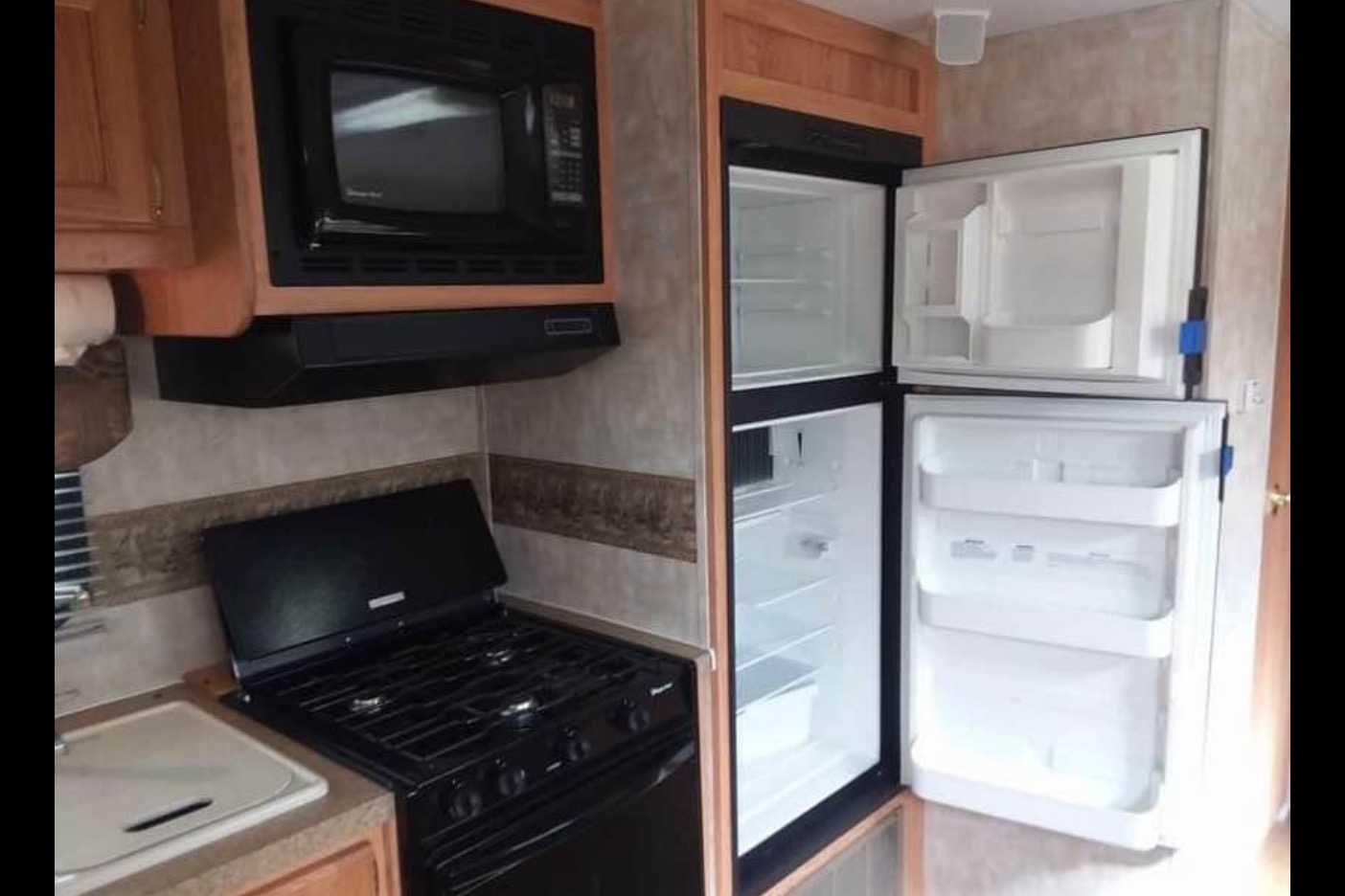 Spacious Family-Friendly Trailer – with quad bunks!