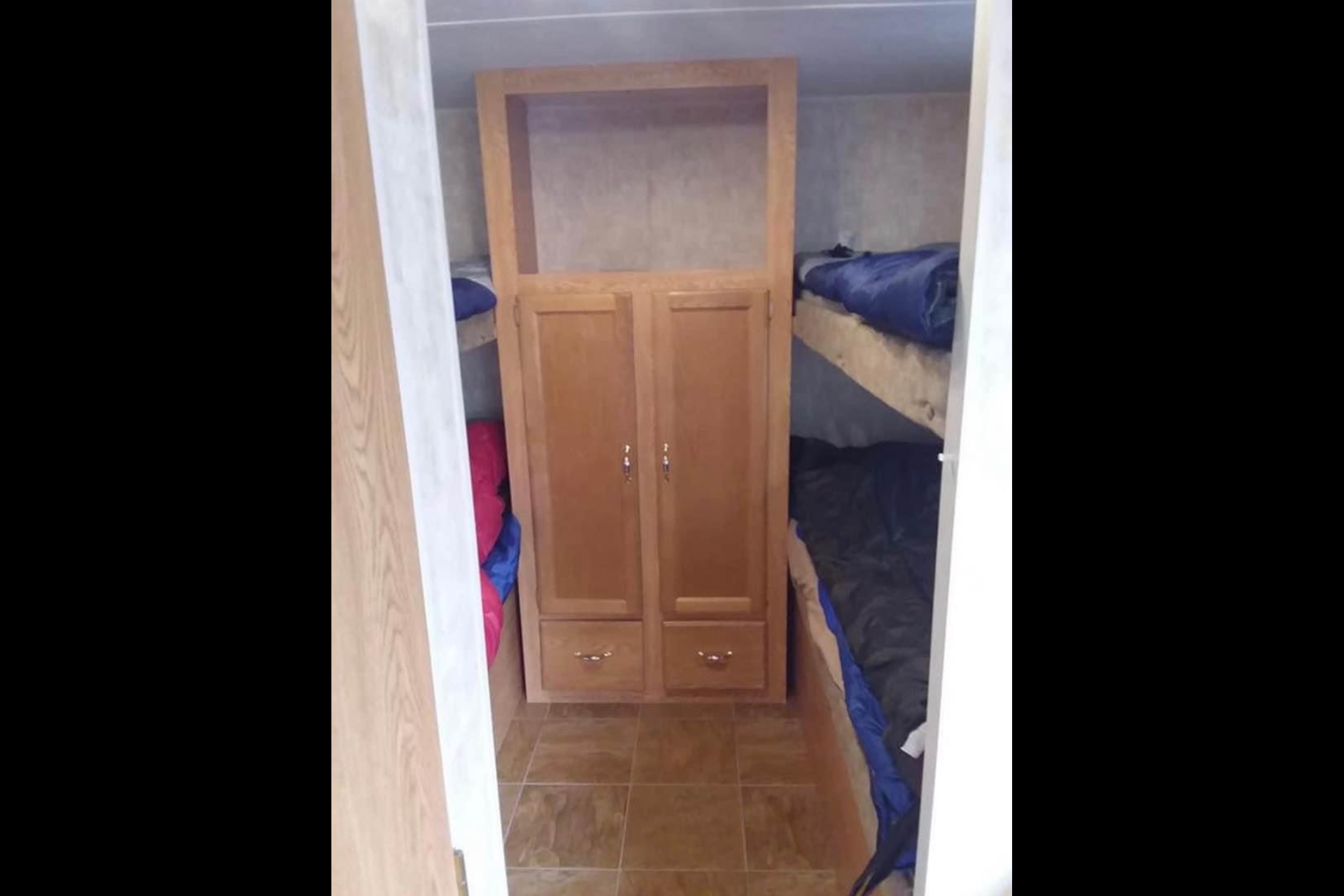 Spacious Family-Friendly Trailer – with quad bunks!