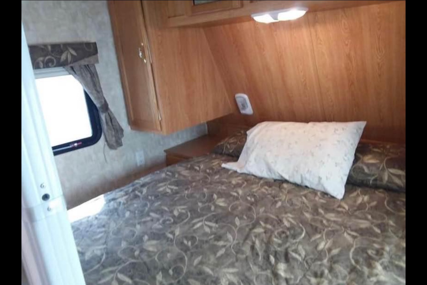 Spacious Family-Friendly Trailer – with quad bunks!