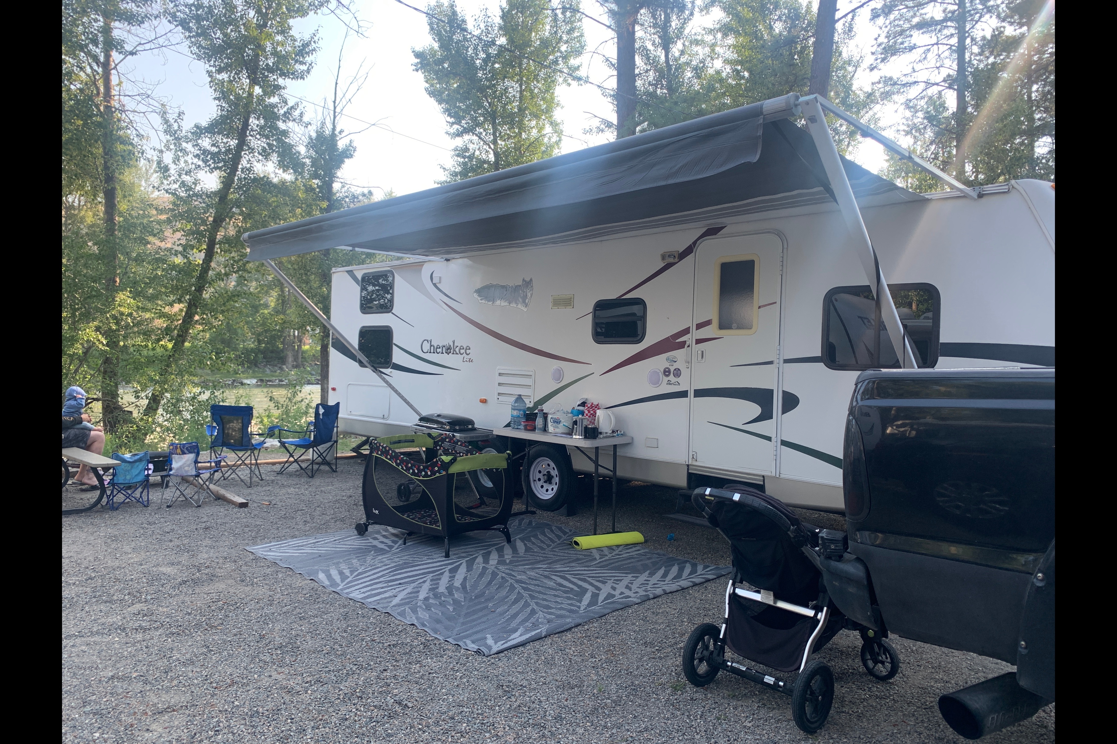 Spacious Family-Friendly Trailer – with quad bunks!