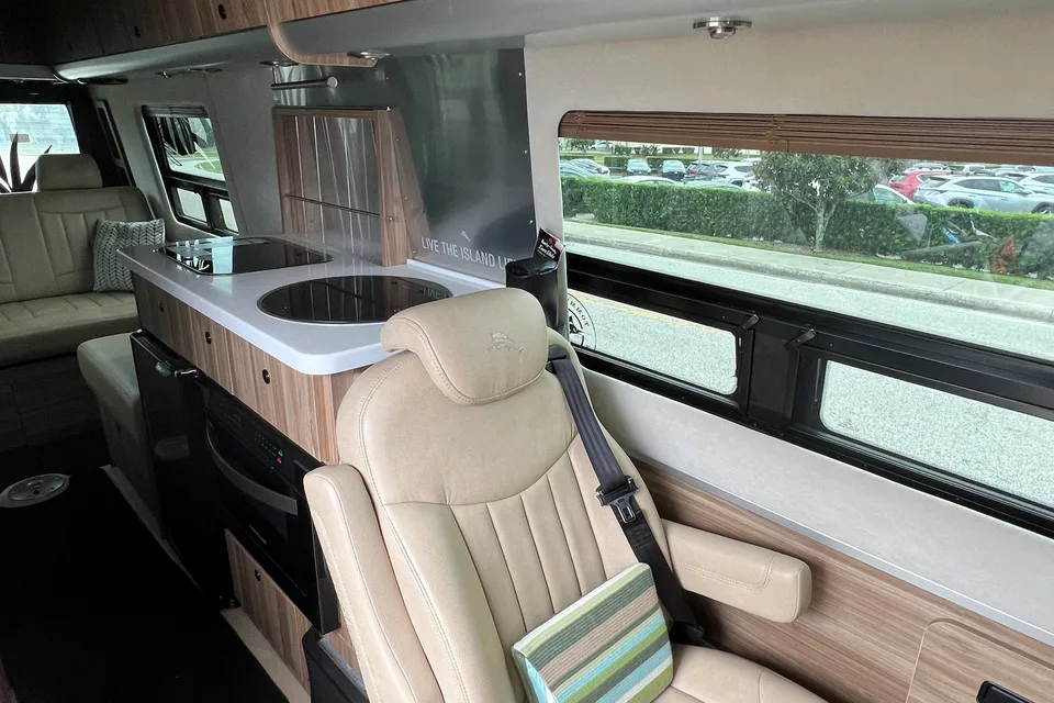 2021 Airstream Tommy Bahama Interstate 24GL, Class B