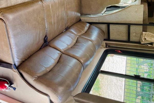 Jc venture Coachmen Leprechaun Class C