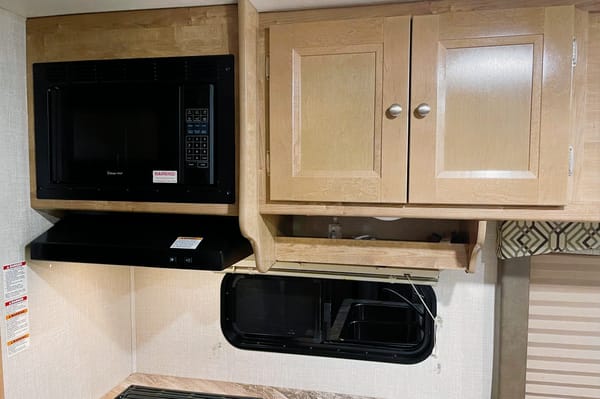 Jc venture Coachmen Leprechaun Class C