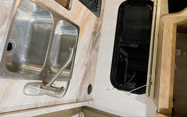 Jc venture Coachmen Leprechaun Class C