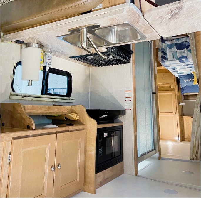 Jc venture  Coachmen Leprechaun  Class C