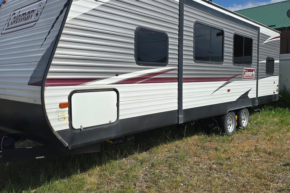 brandon's Coleman Lantern 263 BH Travel Trailer