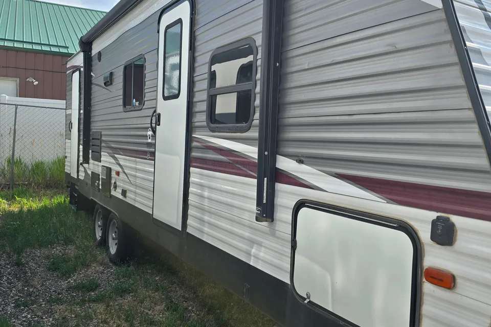 brandon's Coleman Lantern 263 BH Travel Trailer