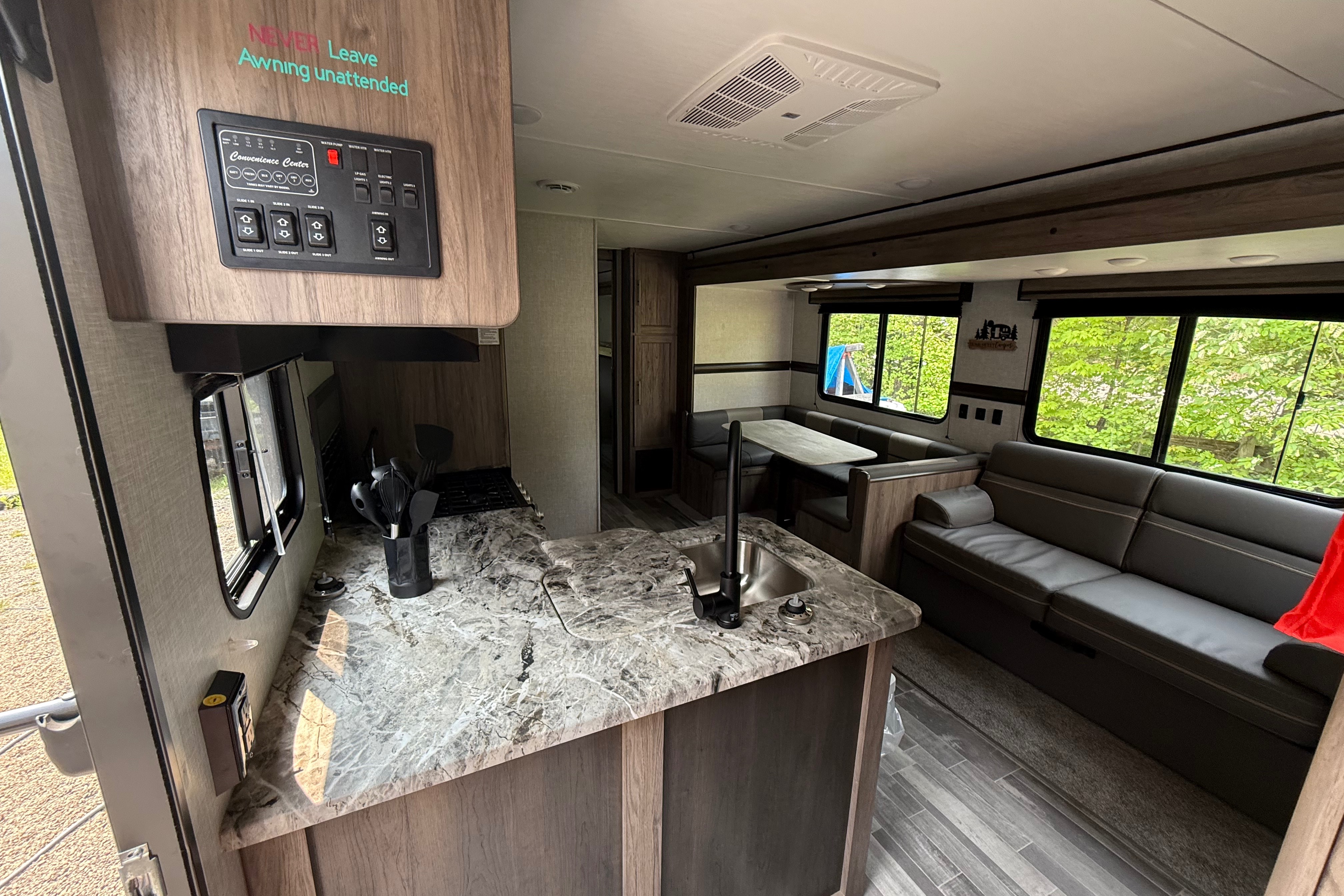 Chris's Zinger 340BH Travel Trailer