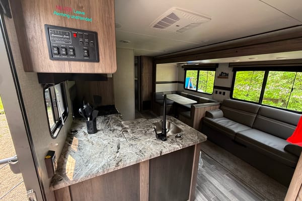 Chris's Zinger 340BH Travel Trailer