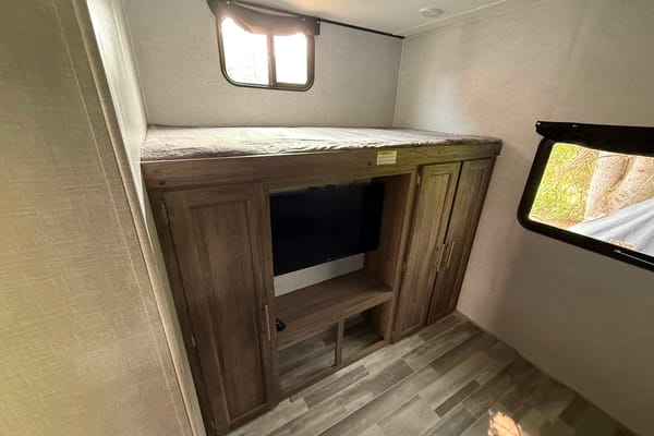 Chris's Zinger 340BH Travel Trailer