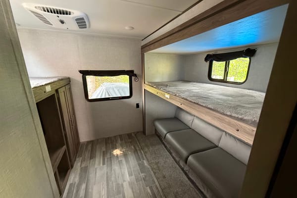 Chris's Zinger 340BH Travel Trailer