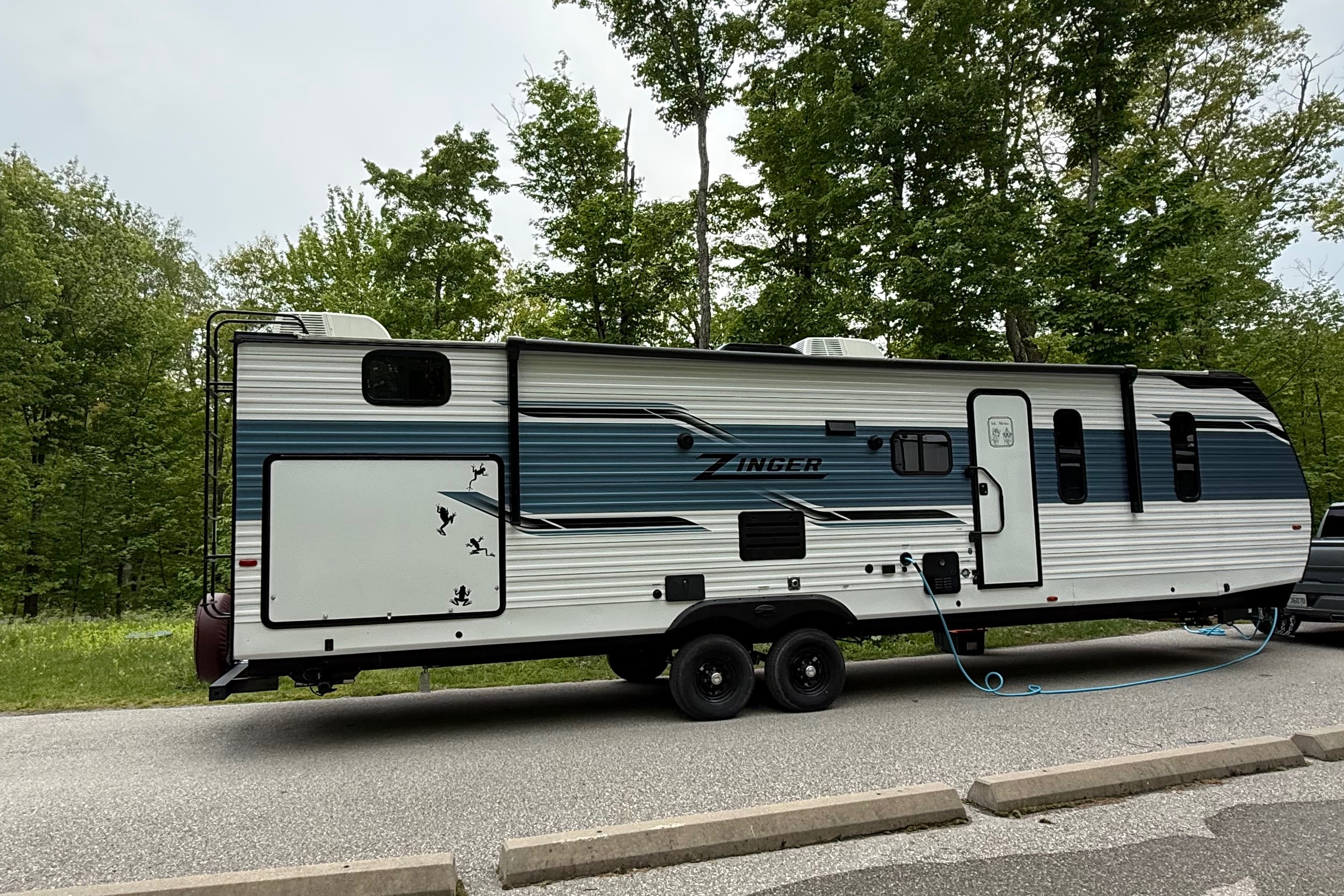 Chris's Zinger 340BH Travel Trailer