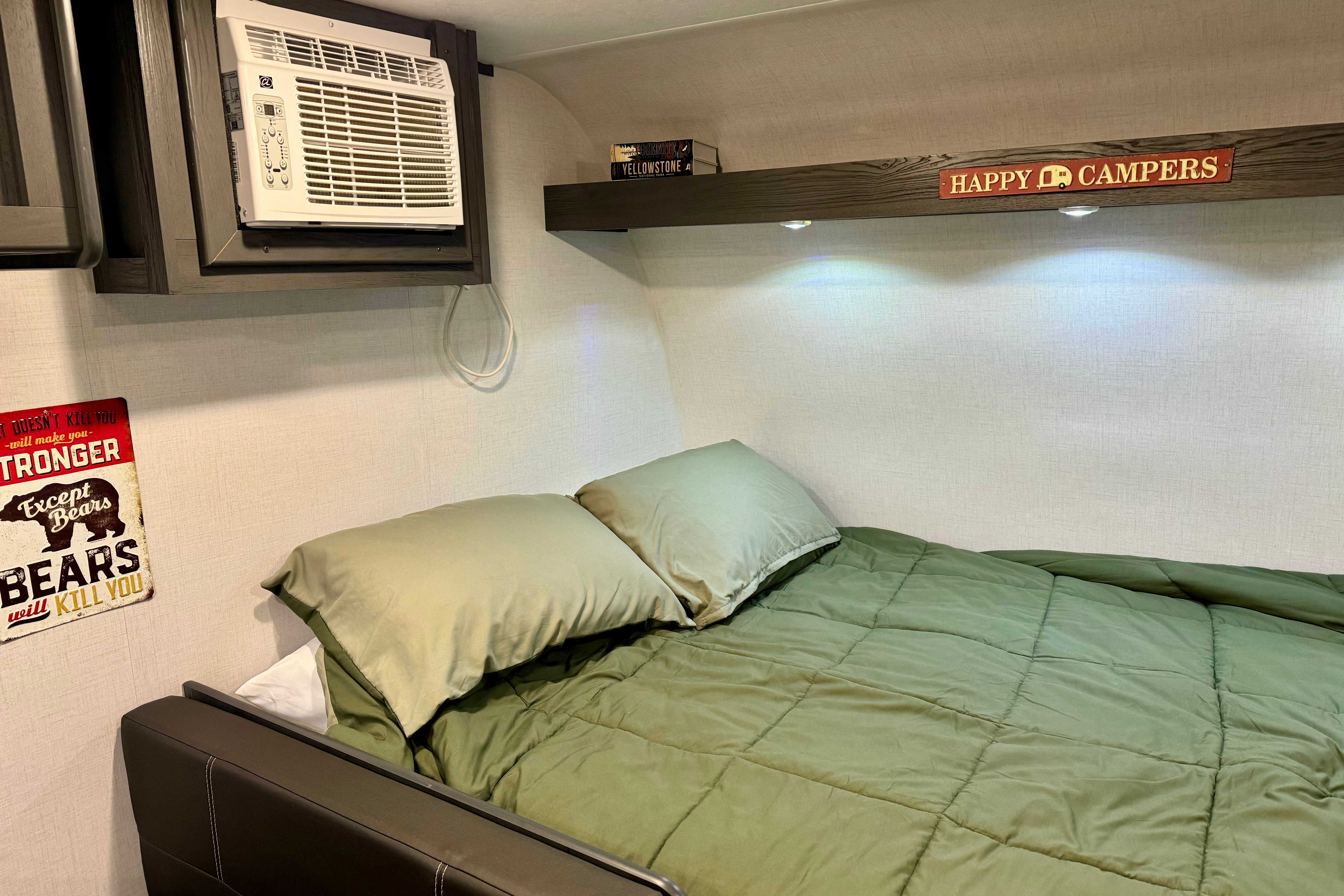 The Cozy Cabin Cruiser (0000)