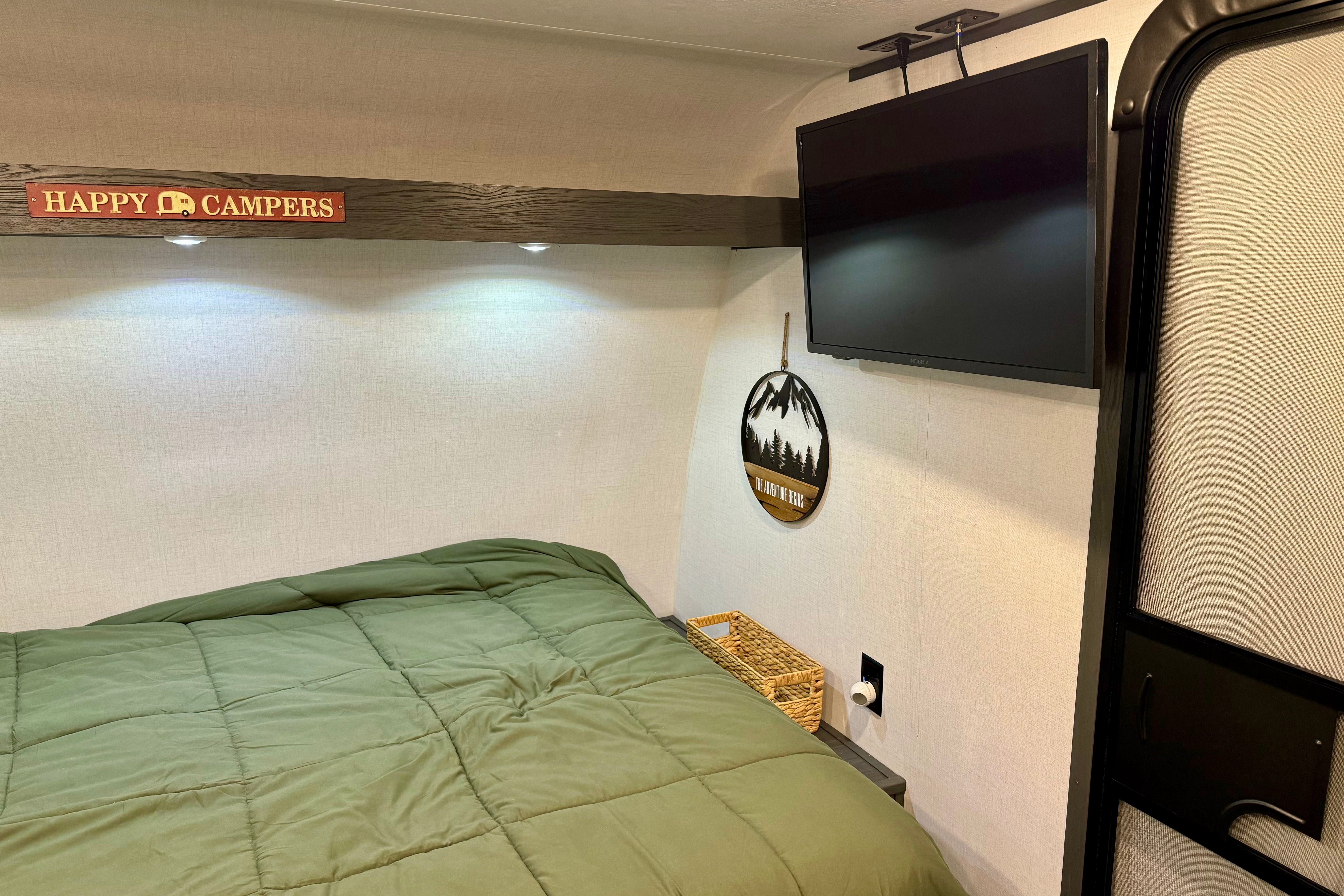 The Cozy Cabin Cruiser (0000)