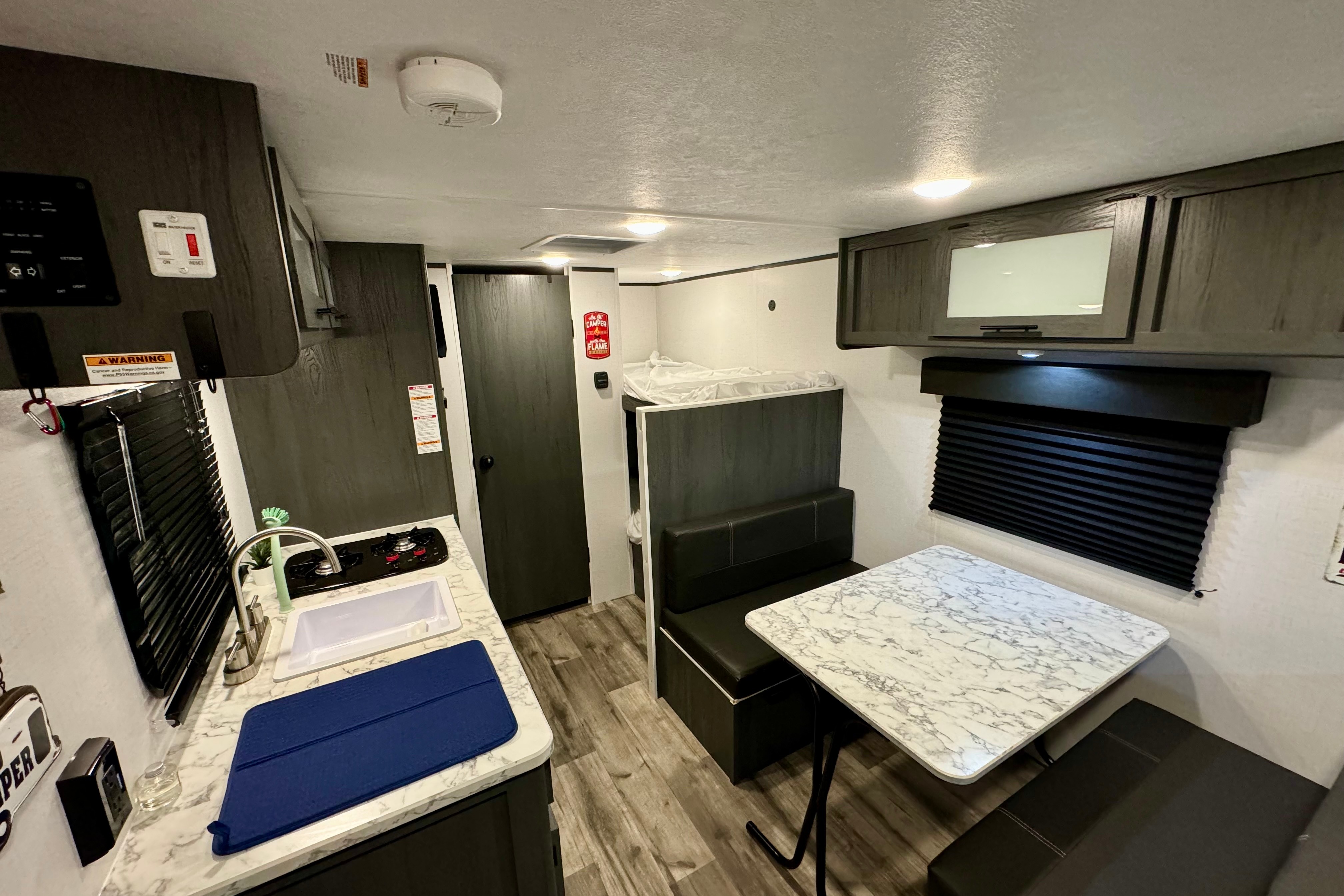 The Cozy Cabin Cruiser (0000)