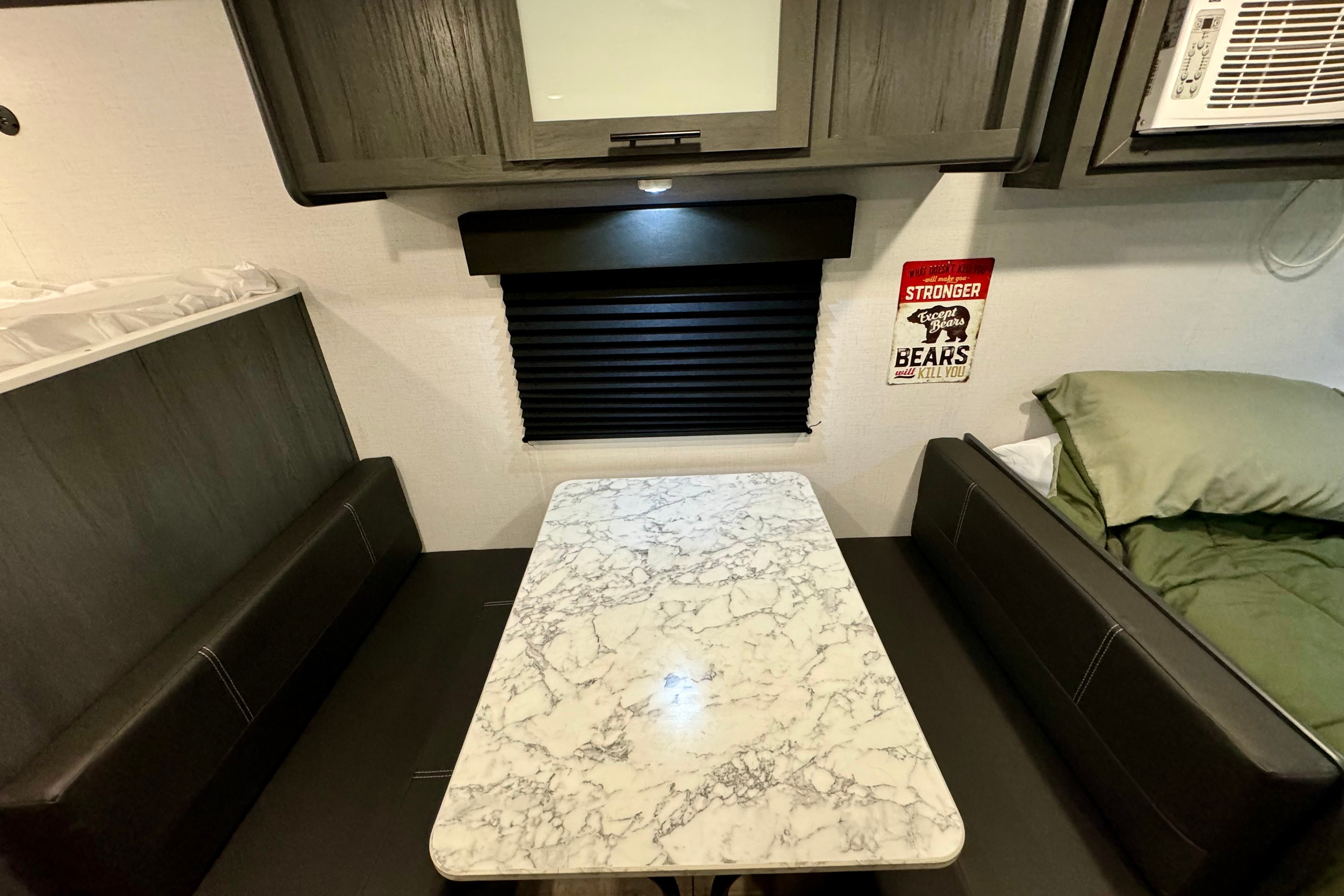 The Cozy Cabin Cruiser (0000)