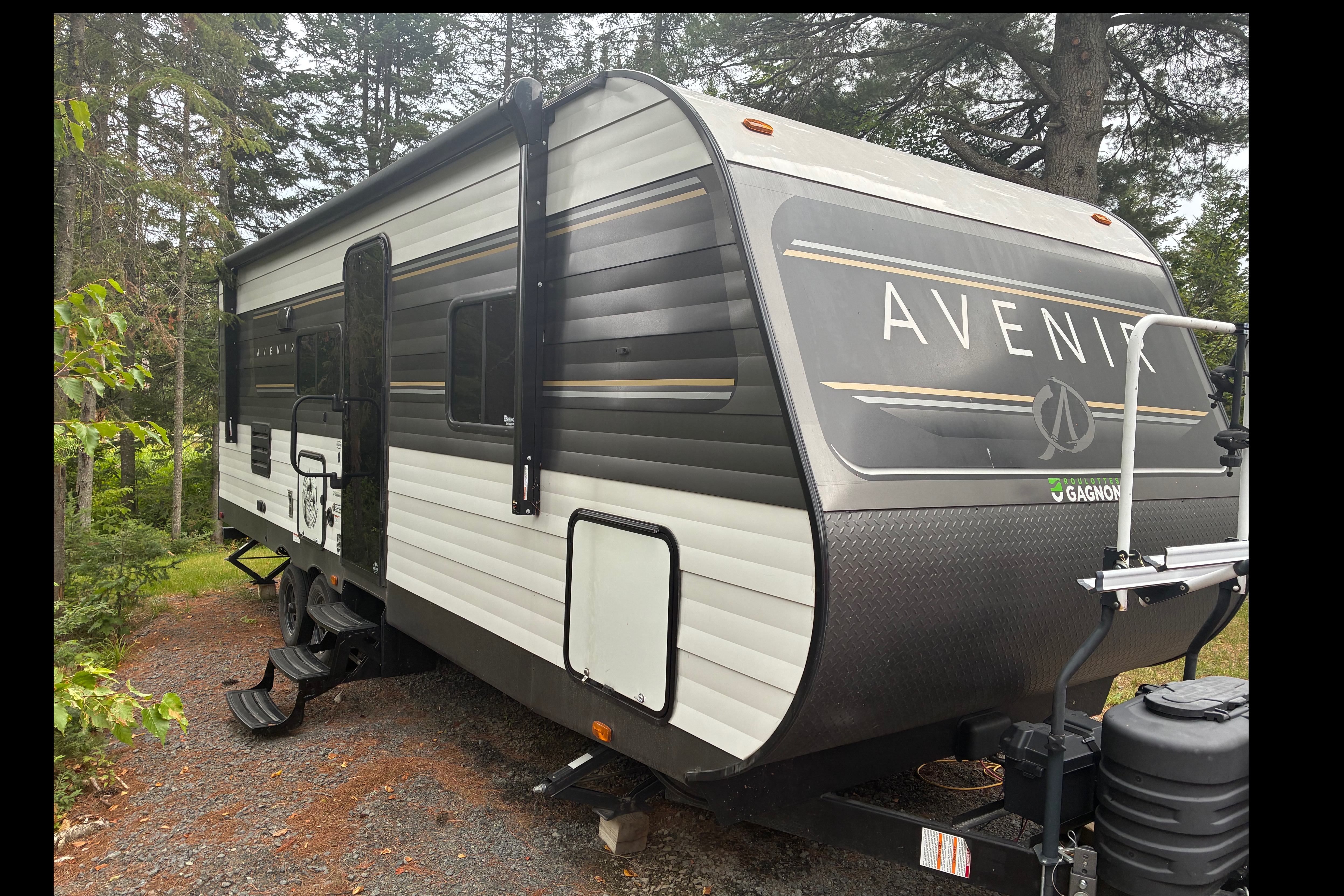 Julie's Cruiser RV 24rb Travel Trailer