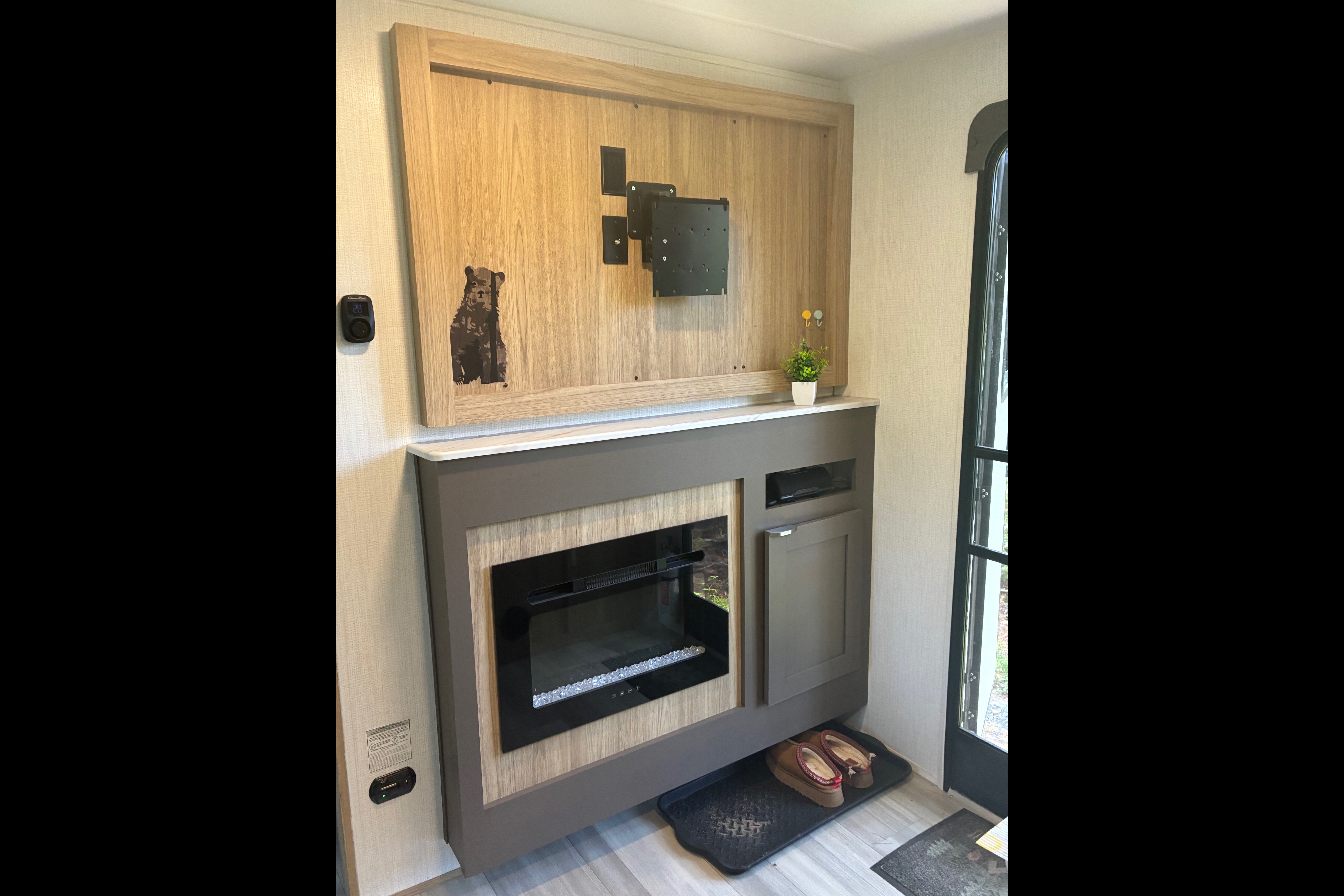 Julie's Cruiser RV 24rb Travel Trailer