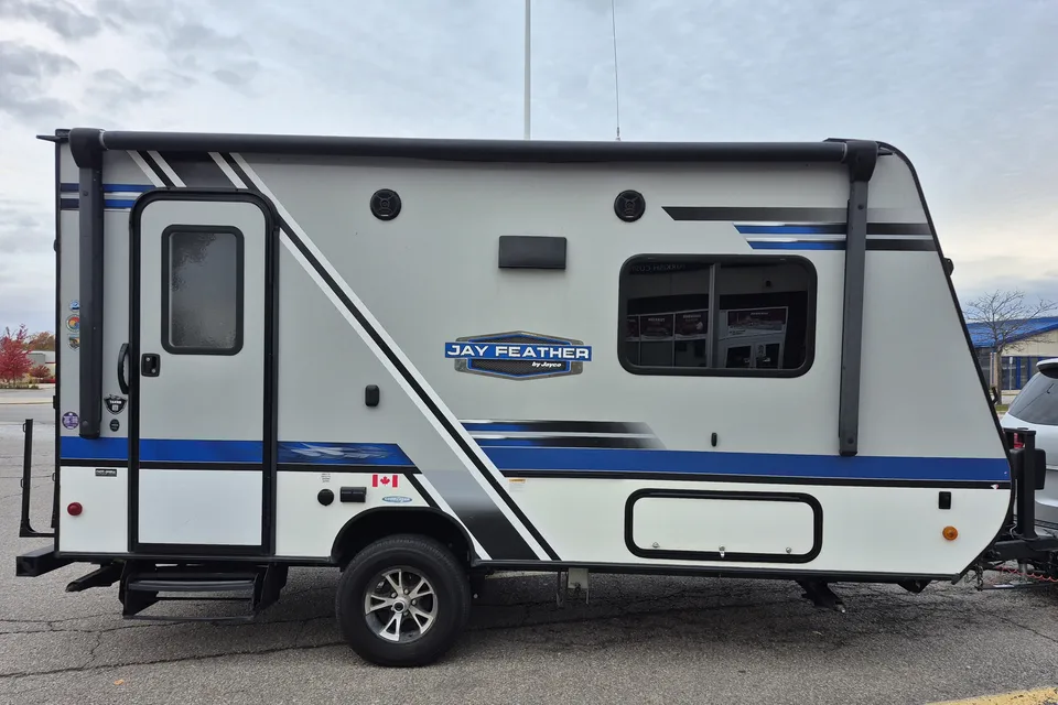 Daniel's Jayco Jay Feather 16 XRB Hybrid Camper