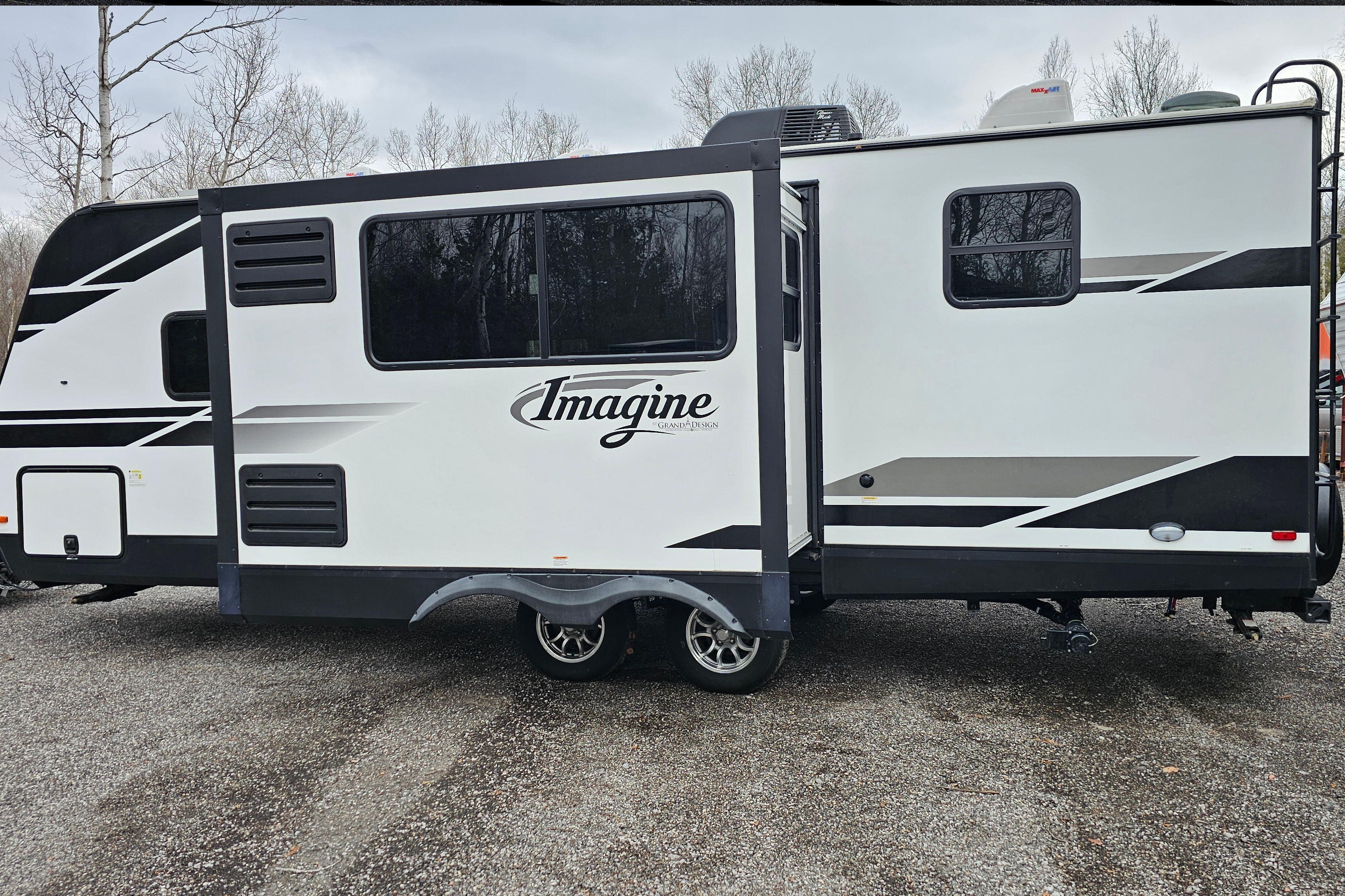  Grand Design Imagine 2400BH Travel Trailer
