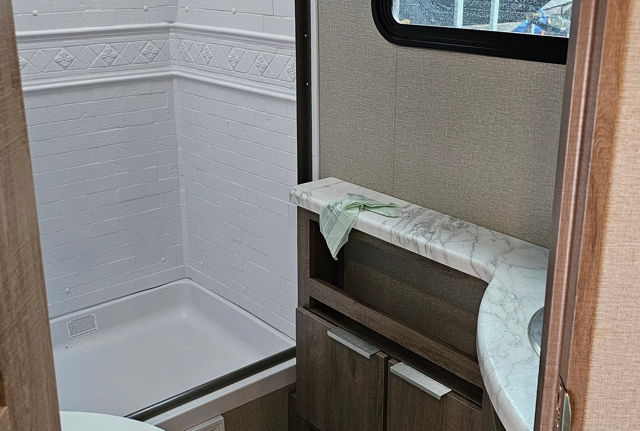  Grand Design Imagine 2400BH Travel Trailer
