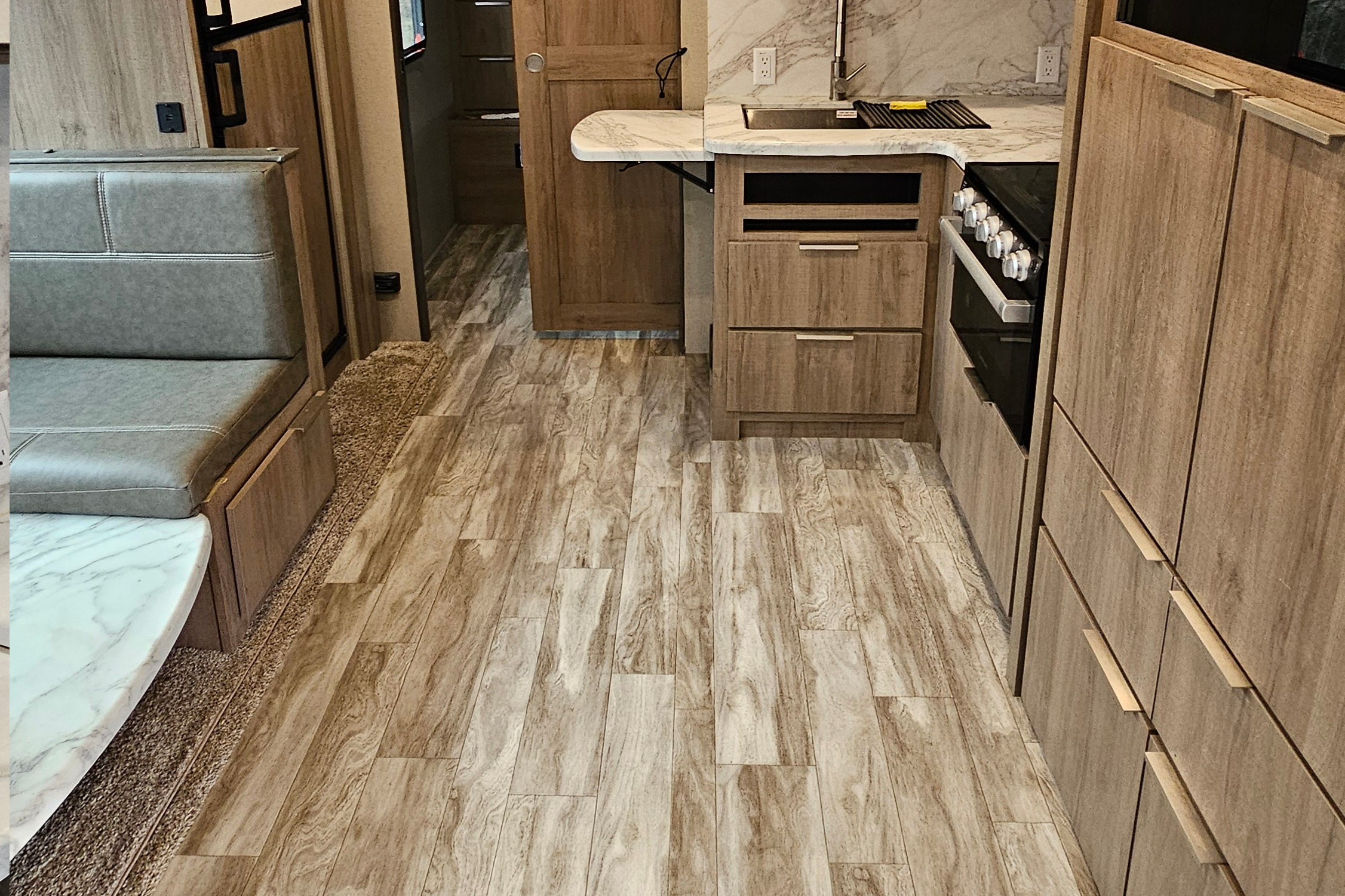  Grand Design Imagine 2400BH Travel Trailer