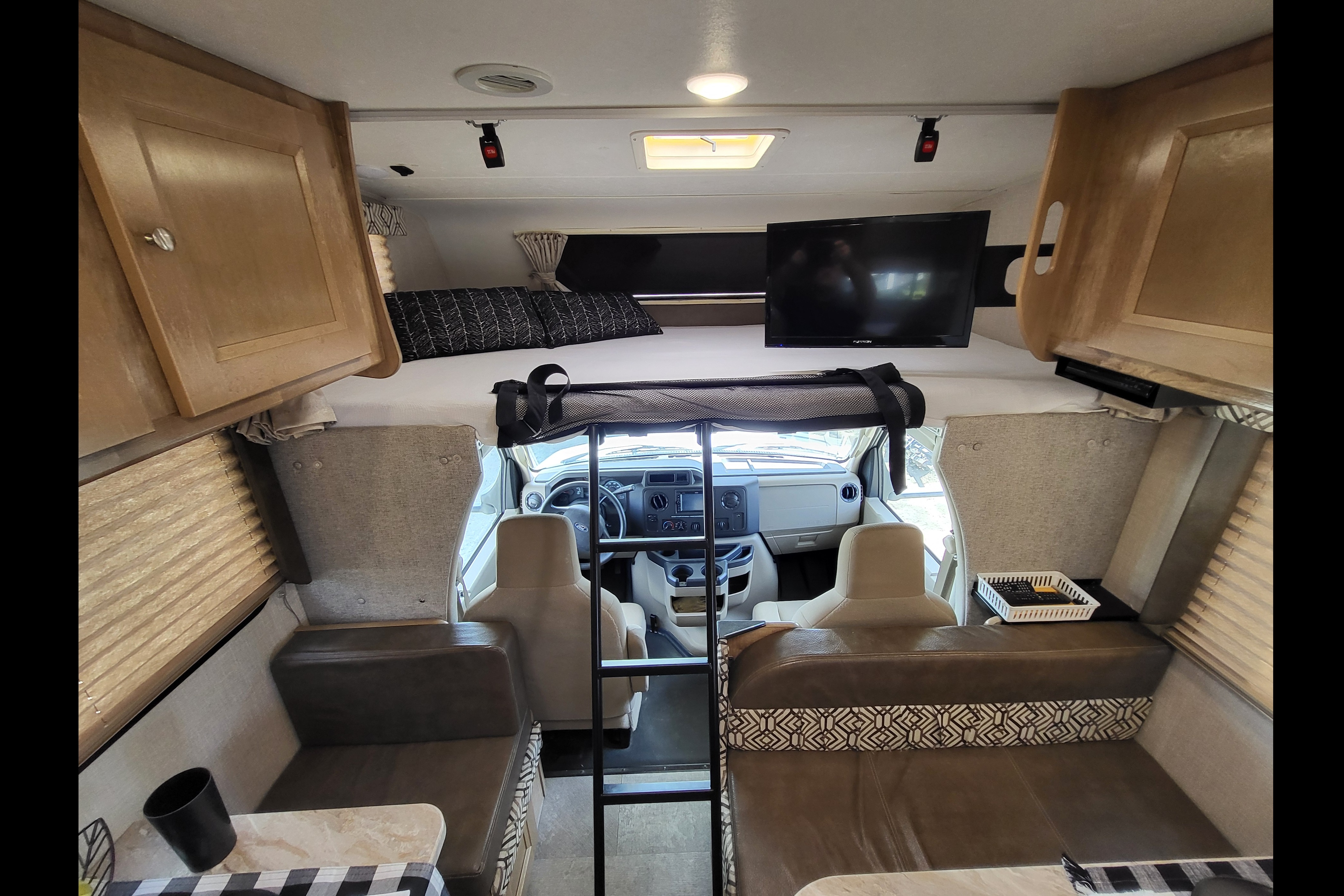 Rv Rentals Way of Life's Like NEW Leprechaun 260RS CML1