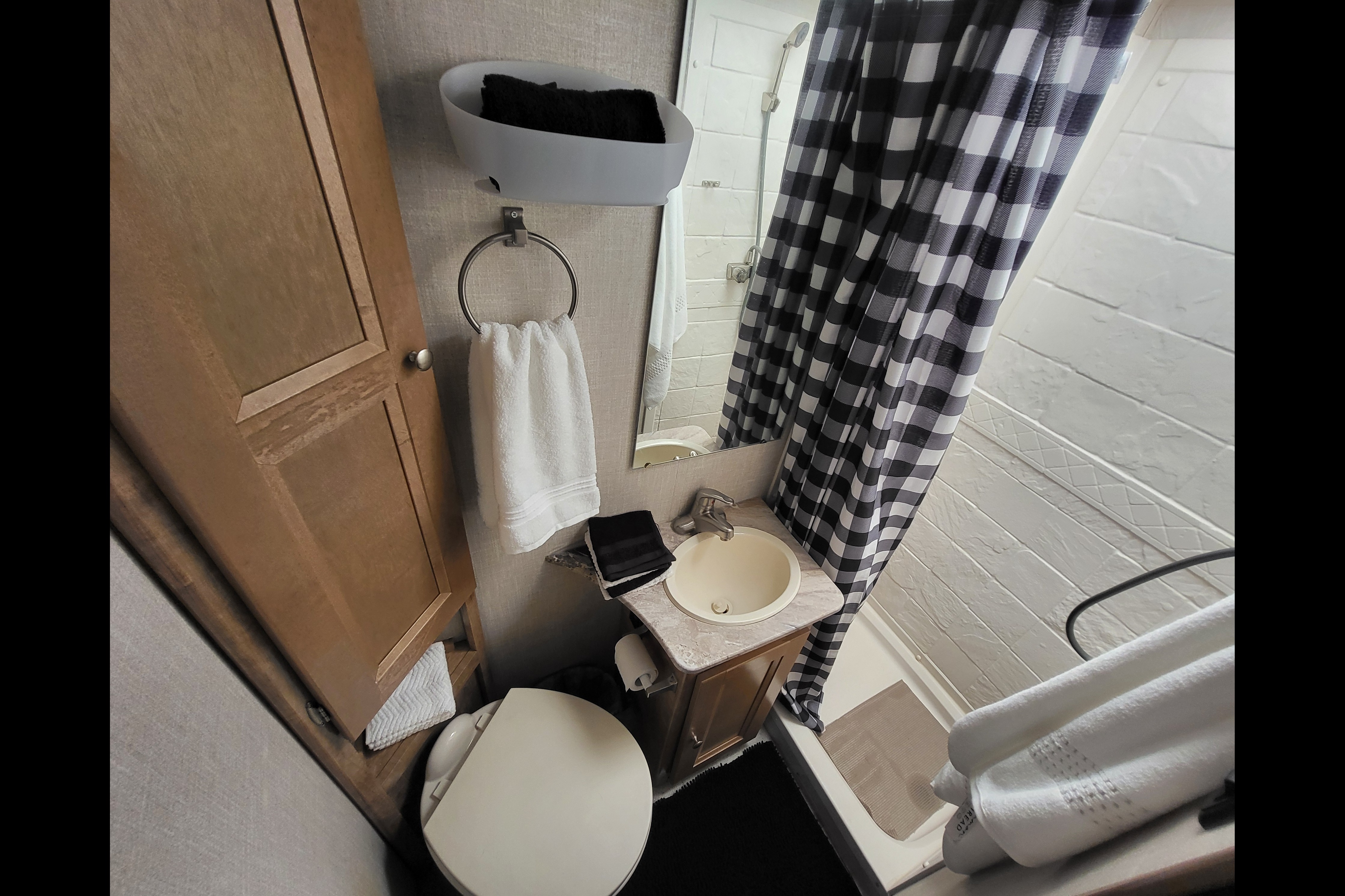 Rv Rentals Way of Life's Like NEW Leprechaun 260RS CML1