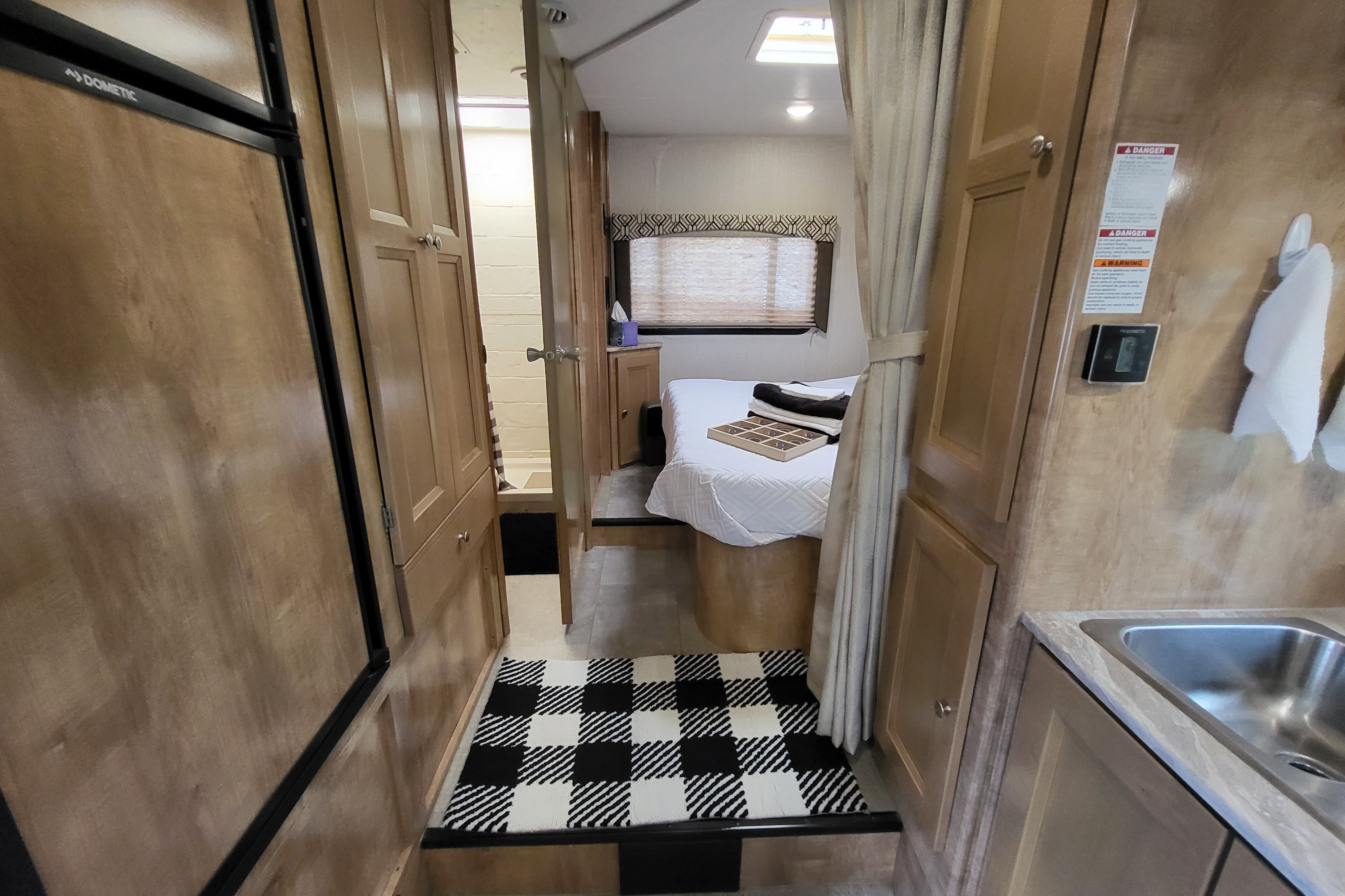 Rv Rentals Way of Life's Like NEW Leprechaun 260RS CML1