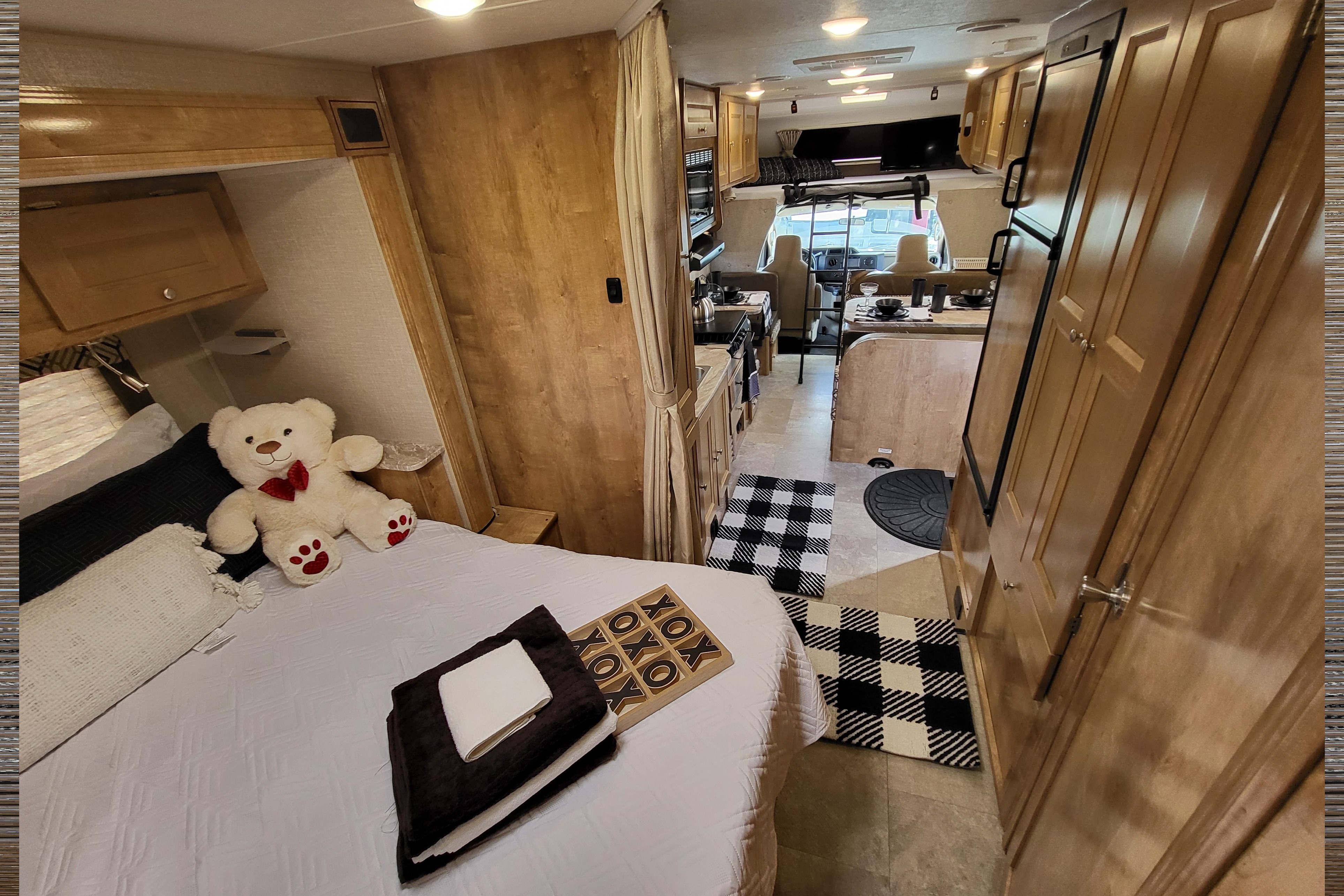 Rv Rentals Way of Life's Like NEW Leprechaun 260RS CML1