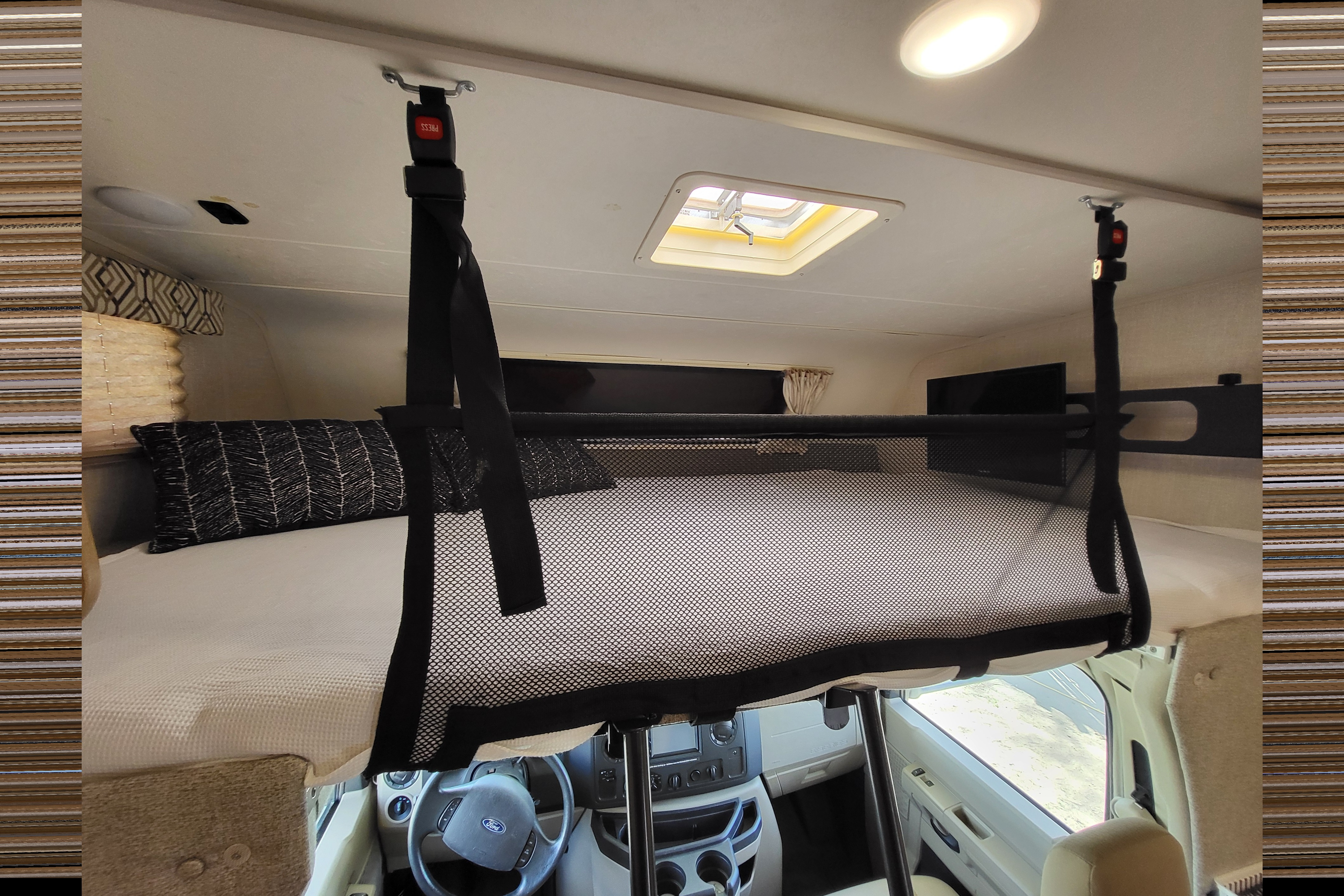 Rv Rentals Way of Life's Like NEW Leprechaun 260RS CML1