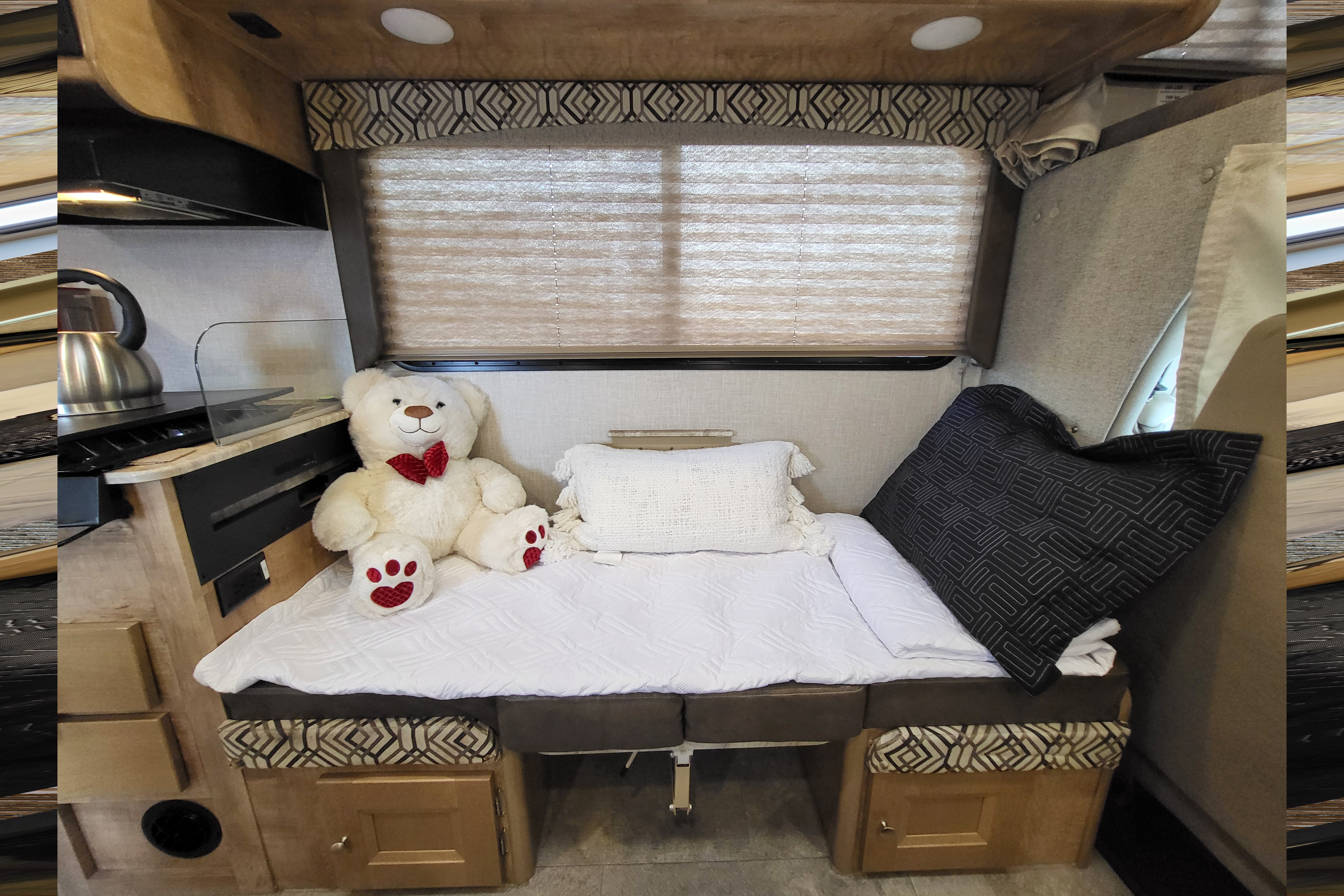 Rv Rentals Way of Life's Like NEW Leprechaun 260RS CML1