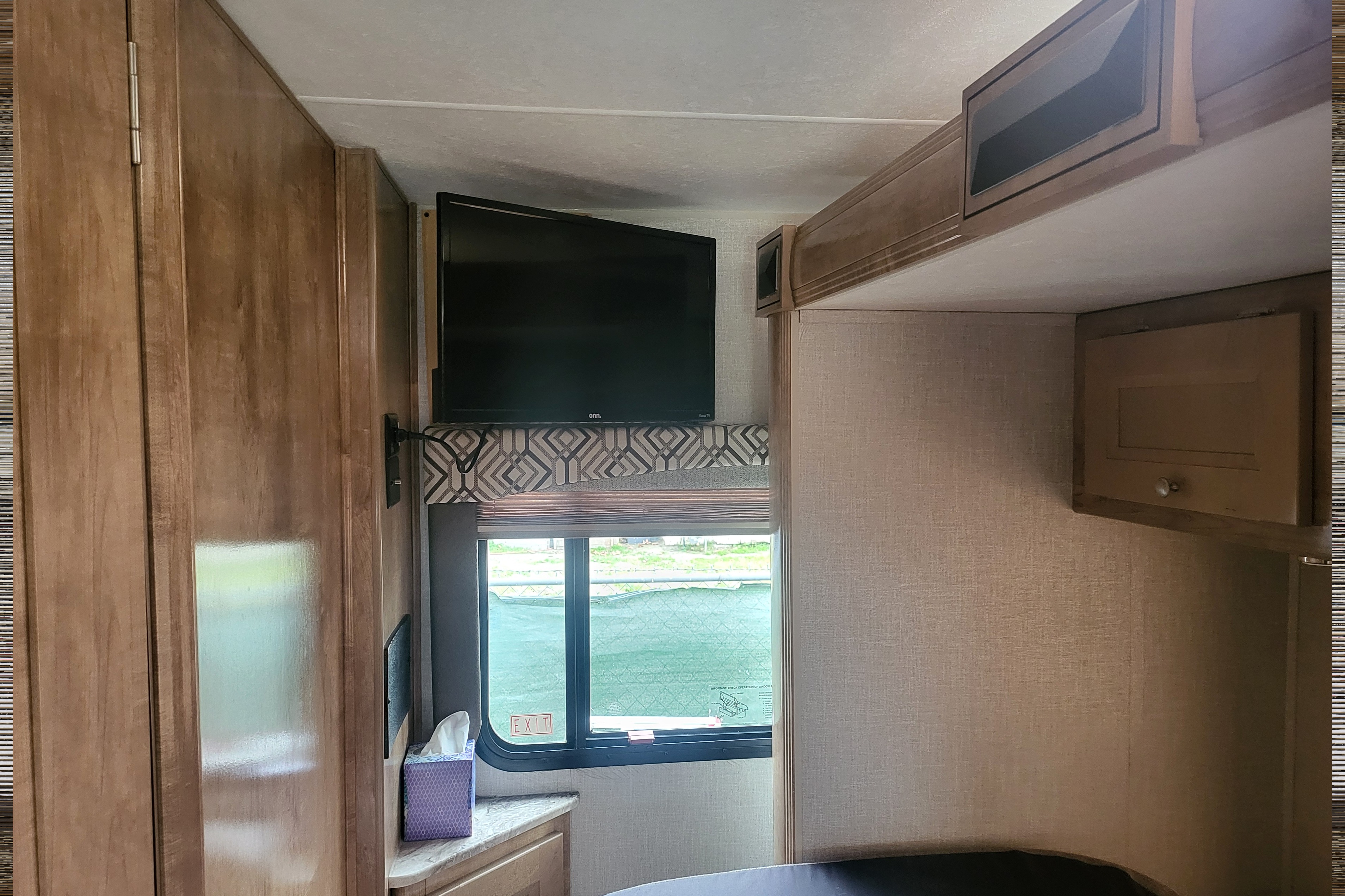 Rv Rentals Way of Life's Like NEW Leprechaun 260RS CML1