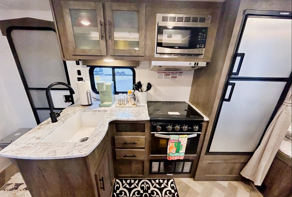 “Haul-Tel California”  Your getaway awaits! 