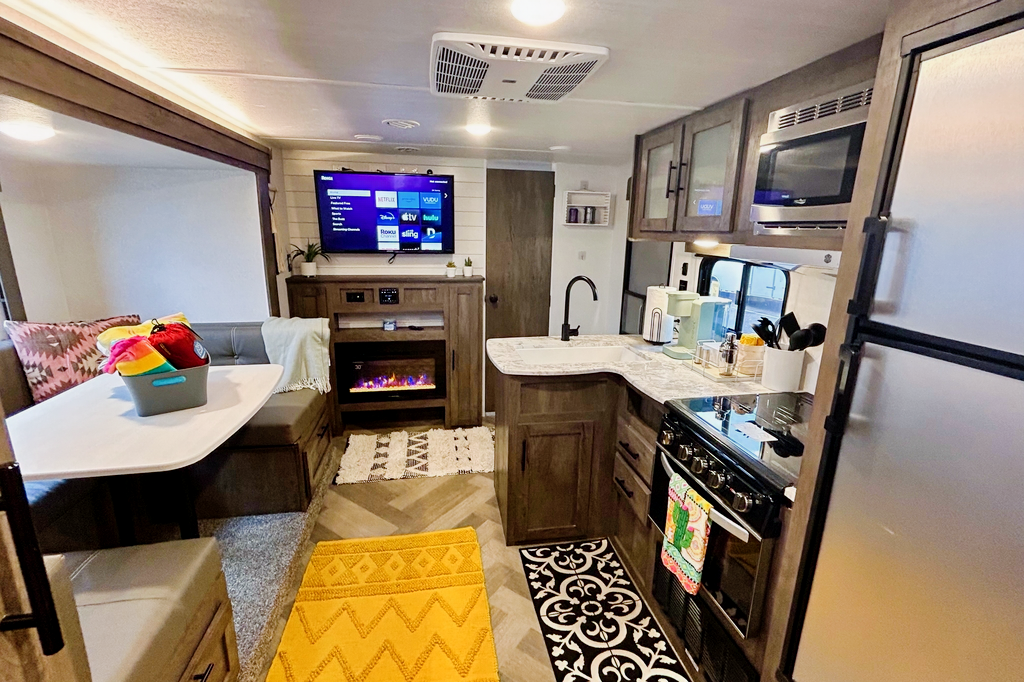 “Haul-Tel California”  Your getaway awaits! 