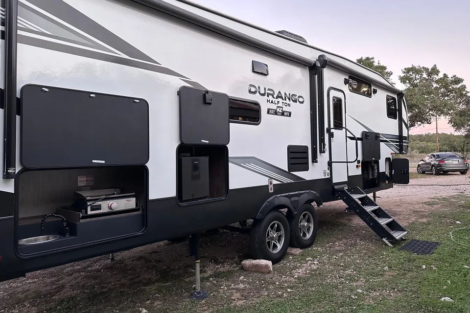Glen’s KZ Durango half ton Fifth Wheel