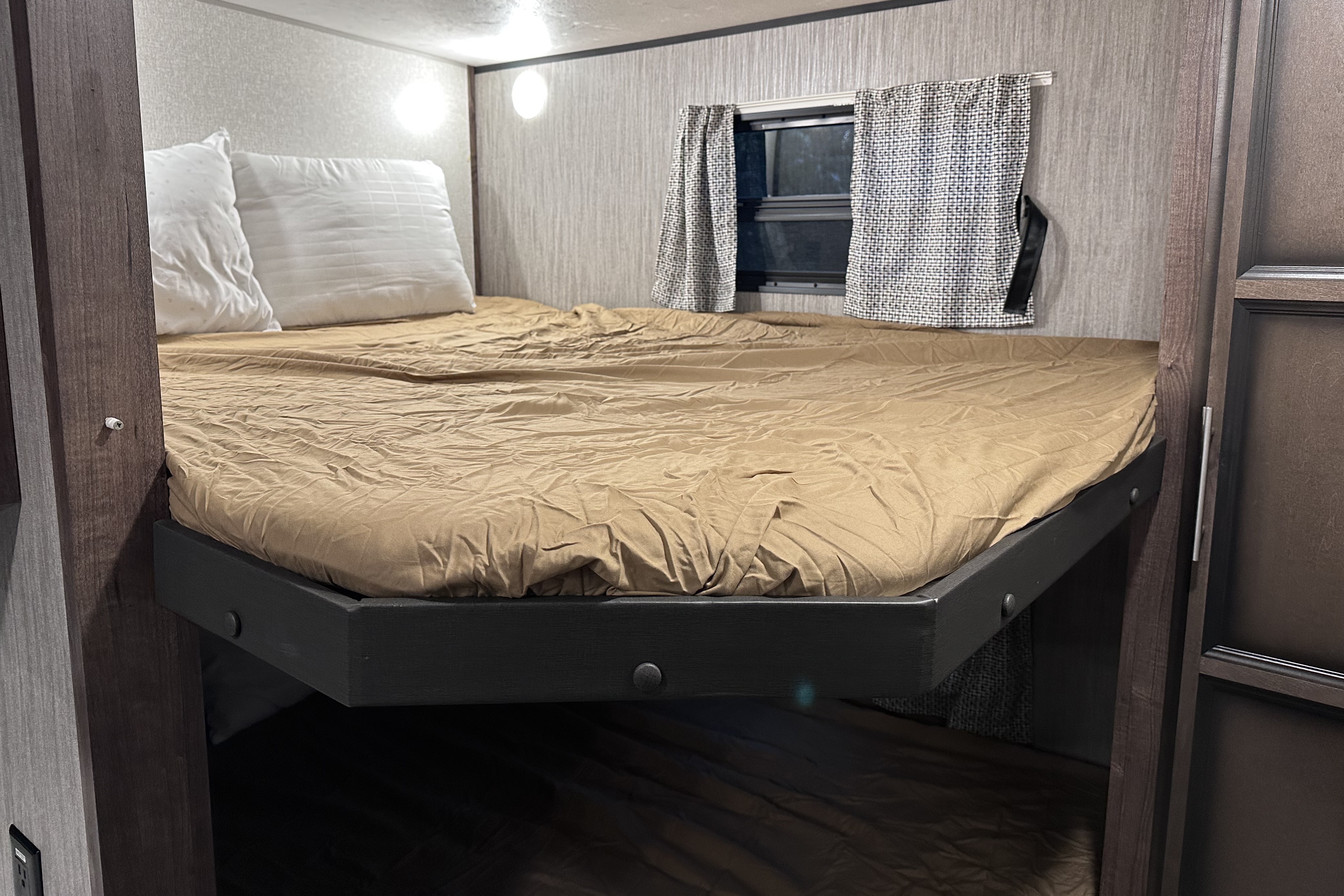 Glen’s KZ Durango half ton Fifth Wheel