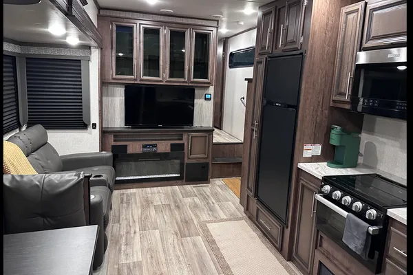 Glen’s KZ Durango half ton Fifth Wheel