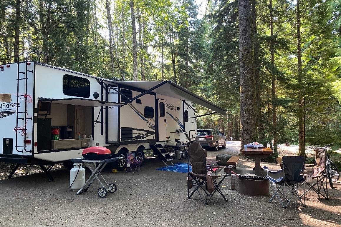Coachmen Freedom Express Maple Edition 32’