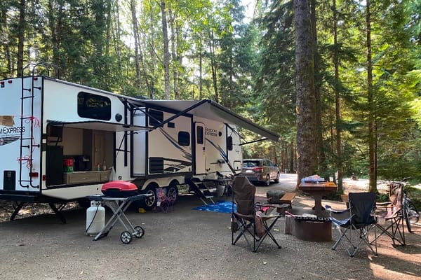 Coachmen Freedom Express Maple Edition 32’