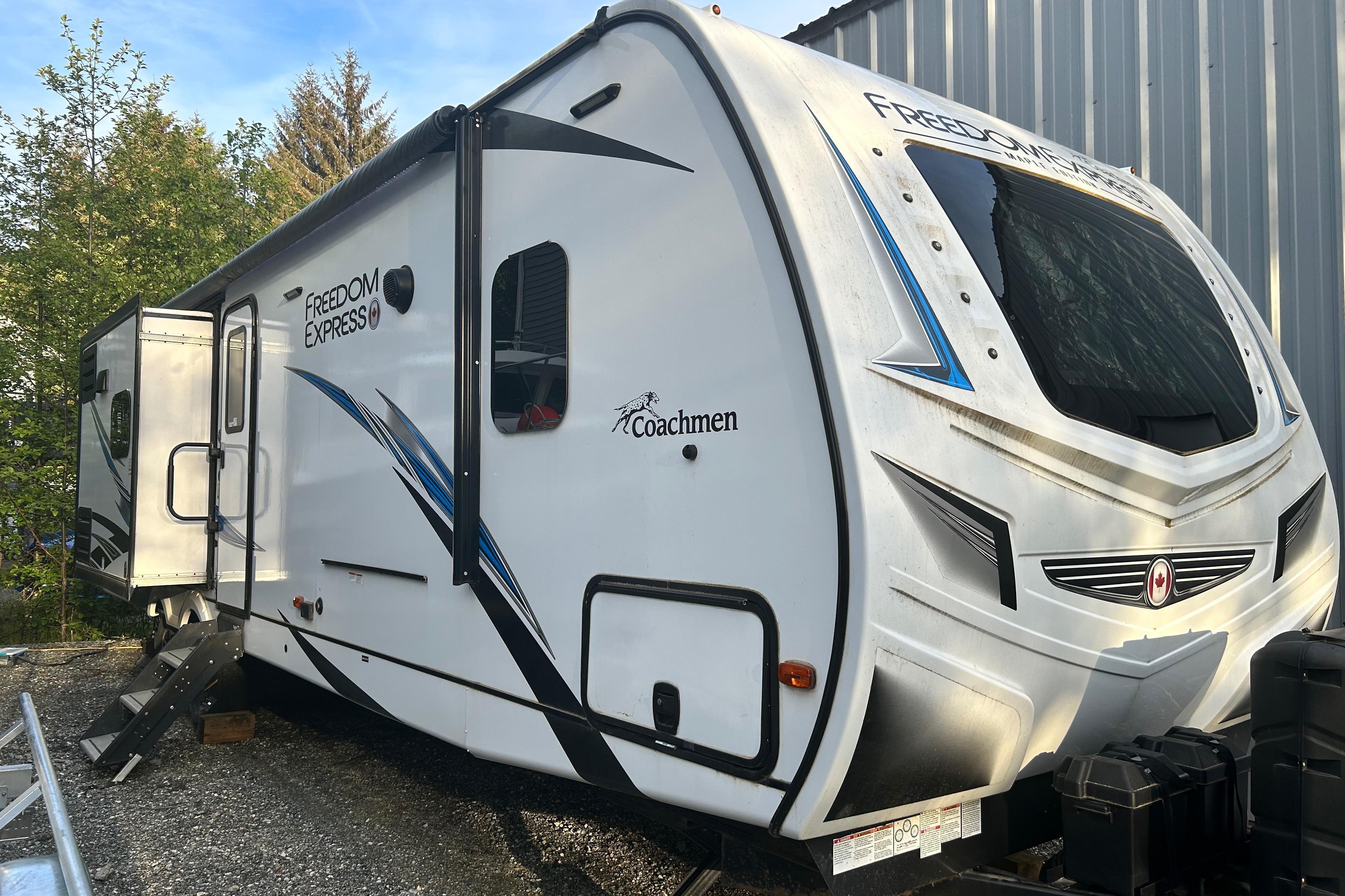 Coachmen Freedom Express Maple Edition 32’