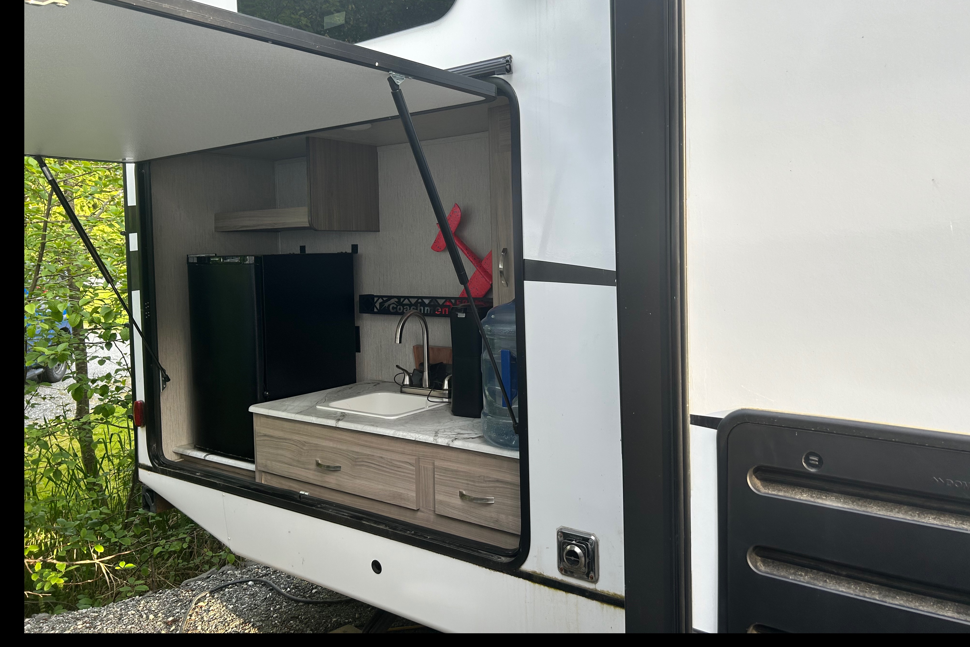 Coachmen Freedom Express Maple Edition 32’