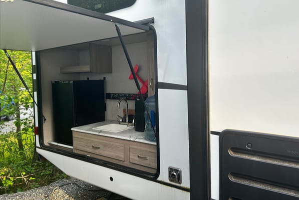 Coachmen Freedom Express Maple Edition 32’